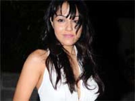 பாலிவுட் படங்களில் நடிக்க துடிக்கவில்லை-லேகா வாஷிங்டன்