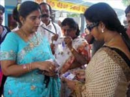 நடிகை ஸ்ரீபிரியாவின் கணவர் மீது நில மோசடி வழக்கு