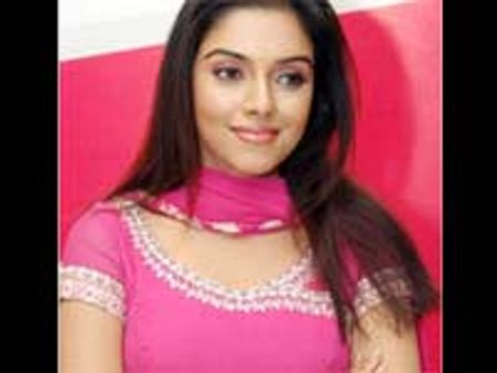 அசின் தரிசனத்துக்காக அலைமோதிய வேலூர் ரசிகர்கள்!