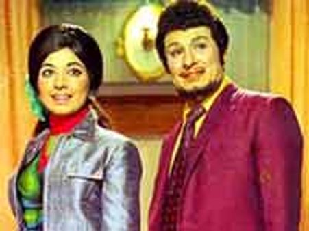 எம்ஜிஆர்-ரஜினி படங்கள்: மோசர் பேர் நிறுவனத்துக்கு தடை