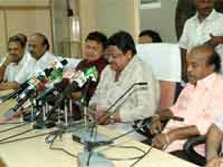 கொழும்பு விழா: பங்கேற்கும் நடிகர்கள் படங்களுக்கு தென் இந்தியாவில் தடை!