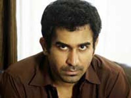 விஜய் ஆண்டனி இசையமைத்த விளம்பர சிடிக்கு எதிர்ப்பு