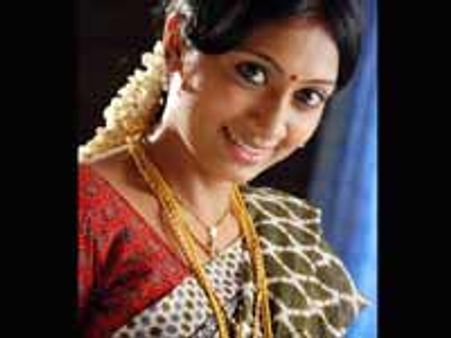 படுக்கை அறைக் காட்சியில் நடித்தேனா..?-பதறும் உதயதாரா!