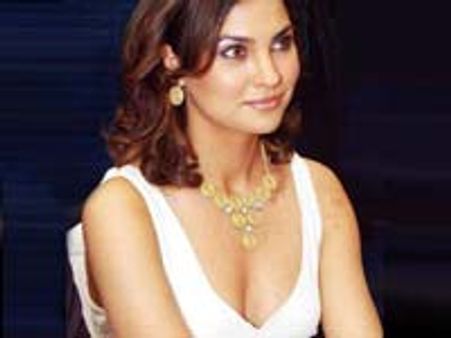 கொழும்பு இந்திப் பட விழா-அனைத்து சூப்பர் ஸ்டார்களும் புறக்கணிப்பு