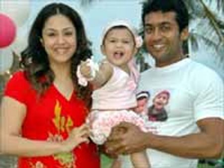 நடிகர் சூர்யா - நடிகை ஜோதிகா தம்பதிக்கு இன்று அதிகாலை ஆண் குழந்தைப் பிறந்தது.