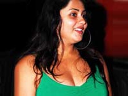 ஹாய் மச்சான்ஸ்...ட்விட்டருக்கு வாங்க!-நமீதா