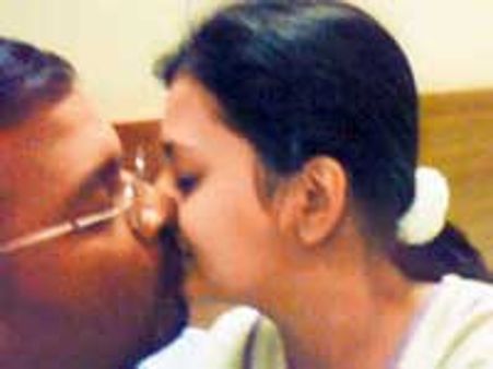 கனனட இளம் நடிகை-இயக்குனர் 'உம்மா': போட்டோ அம்பலம்