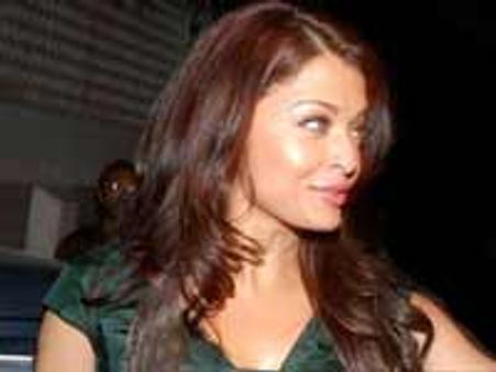 அமிதாப் - ஐஸ்வர்யா ராய்க்கு எதிரான வழக்கு தள்ளுபடி!