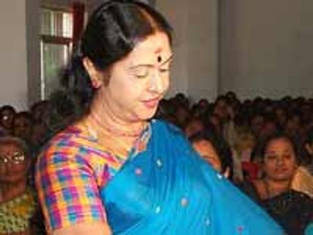 வறுமை... துணை நடிகைக்கு சரோஜாதேவி செய்த உதவி!