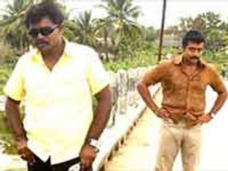 உதவி இயக்குநர்களுக்கு வீட்டுமனை கொடுத்த இயக்குநர்!