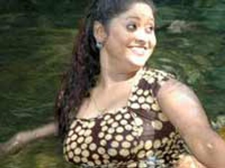 செக்ஸ் விருந்து..பணம் பறிப்பு: கணவர்-நடிகை பரஸ்பரம் புகார்