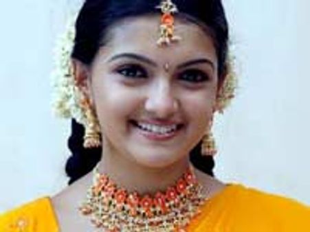 விஜய் 'தங்கச்சி'யானார் சரண்யா மோகன்!