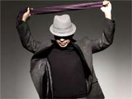 மேடையில் விபத்து: காயத்துடன் தப்பிய ரஹ்மான் குழு!