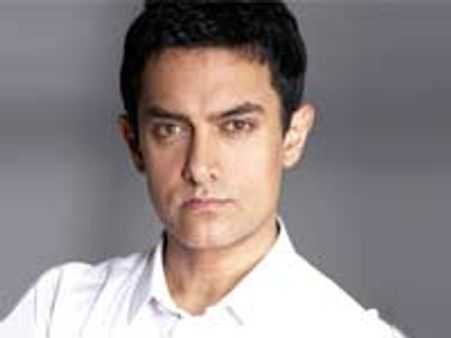 ட்விட்டரில் ஆமிர்-பச்சனை முந்தினார்!