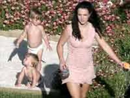 மகன்களுக்கு செக்ஸ் கல்வி-ஸ்பியர்ஸ் அச்சம்