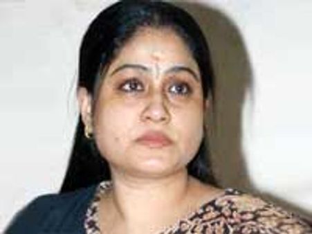 என்னை கைது செய்தவர்களை சஸ்பெண்டு செய்ய வேண்டும், மன்னிப்பு கேட்க வேண்டும்: விஜயசாந்தி