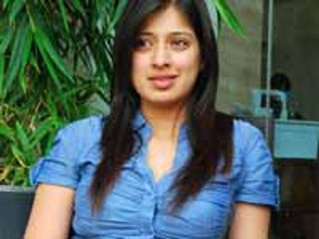 'வாழ்க..' டோணிக்கு லட்சுமி ராய் வாழ்த்து!