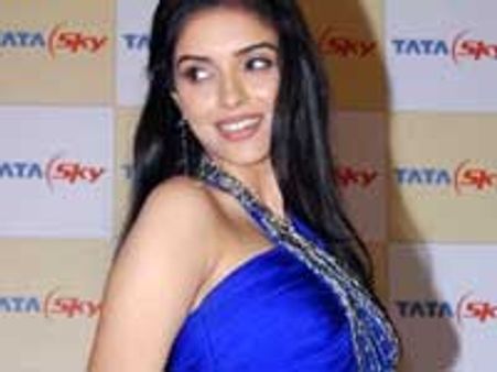 தமிழகத்தில் ஷூட்டிங்குக்கு வர ஆசின் அச்சம்