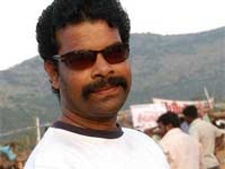 மதுரையில் வன்முறை மட்டுமா உள்ளது?-மிளகா இயக்குநர் வேதனை!