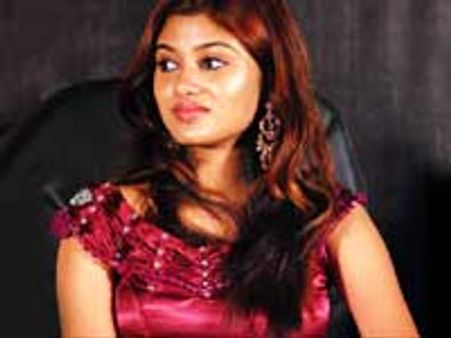 செவனு... ஓவியா!