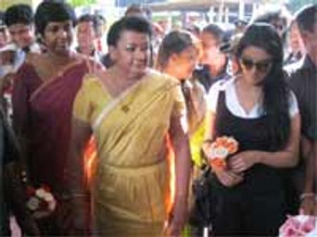 ஆசின் மீது நடவடிக்கை உறுதி-ராதாரவி ஆவேசம்