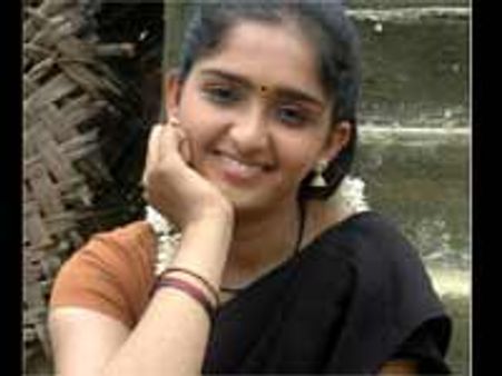 'லொட லொட' சனுஷா!