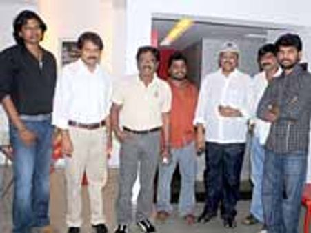 களவாணி படம் பார்த்த பாரதிராஜா, பாக்யராஜ், அகத்தியன்-இயக்குநருக்குப் பாராட்டு