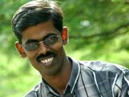 பாடலாசிரியராக உயர்ந்த பத்திரிக்கையாளர் முருகன் மந்திரம்