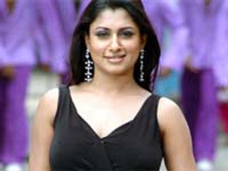 நித்தியானந்தாவுடன் என்னைத் தொடர்புப்படுத்தலாமா?-விசனத்தில் மாளவிகா