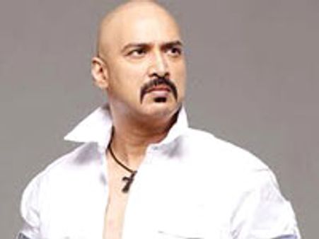 தமிழ் ஹீரோயின்களுக்கு வாய்ப்பளியுங்கள்-சுரேஷ்