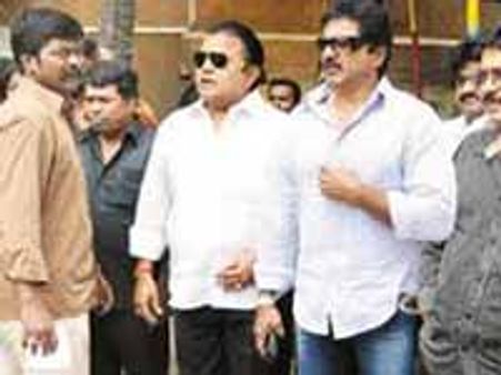 எங்கு போவது என்பது எங்களது உரிமை-யாரும் மிரட்டக் கூடாது: நடிகர் சங்கம்