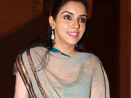 மன்னிப்பு கேட்பாரா ஆசின்?