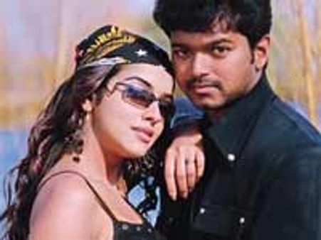 ஆசினால் விஜய் படத்துக்கும் தலைவலி!