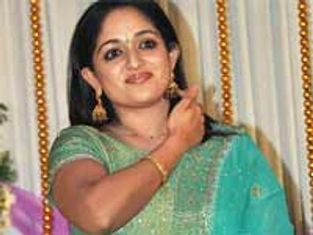 கணவர் வீட்டார் வேலைக்காரி போல நடத்தினர்-காவ்யா மாதவன்