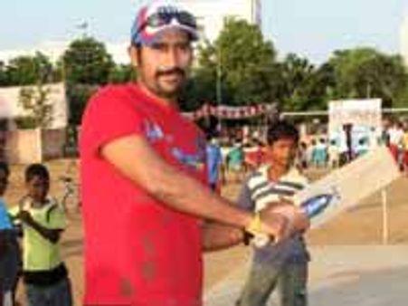 பட்‌டா‌பட்‌டி‌ படத்துக்காக ஒரு கி‌ரி‌க்‌கெ‌ட்‌ போ‌ட்‌டி‌!