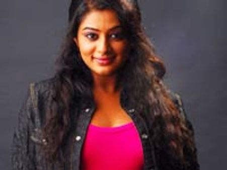 புதுமுக ஹீரோக்களுடன் நடிக்கவும் நான் தயார்-பிரியா மணி