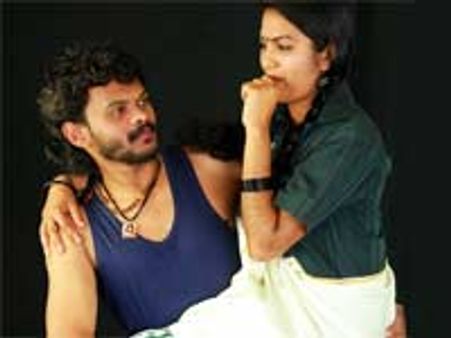 கார் விபத்தில் கால் கொலுசு படத்தின் நாயகியான நீத்து காயமடைந்தார்.