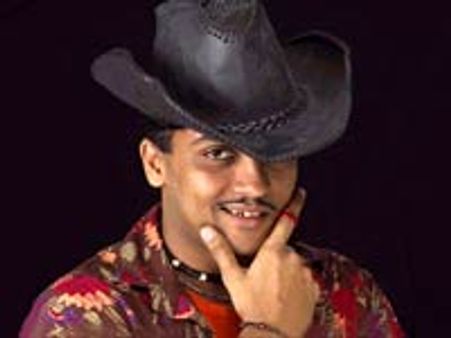 ஏழாம் அறிவு படத்தில் சர்க்கஸ் கலைஞராக நடிக்கிறார் சூர்யா.