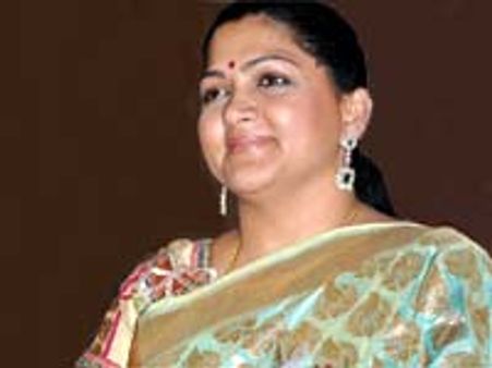 மேட்டூர் கோர்ட்டில் ஆஜராக நடிகை குஷ்புவுக்கு உத்தரவு!