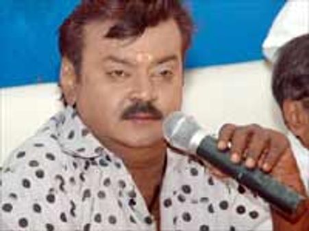 விருத்தாச்சலத்தில் 'மன்னர்' விஜயகாந்த்!