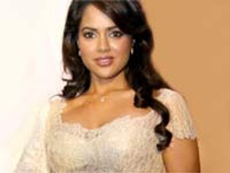 கற்பழிப்பு-விபச்சாரம்-சமீரா 'ஹாட்'!