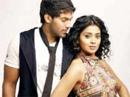 'முதல்வர் பேரன் பெயரை தவறாகப் பயன்படுத்துகிறார்...!' - ஆர்யா மீது சரமாரி புகார்!