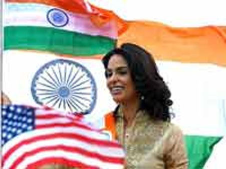 சுதந்திர தினப் பேரணி... நியூஜெர்ஸியைக் கலக்கிய மல்லிகா ஷெராவத்!