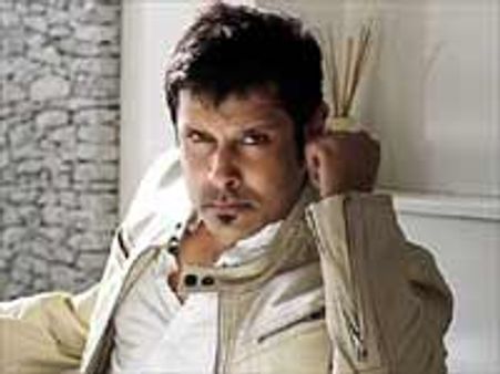 விரைவில் இந்தியில் நாயகனாக அறிமுகமாகிறார் விக்ரம்