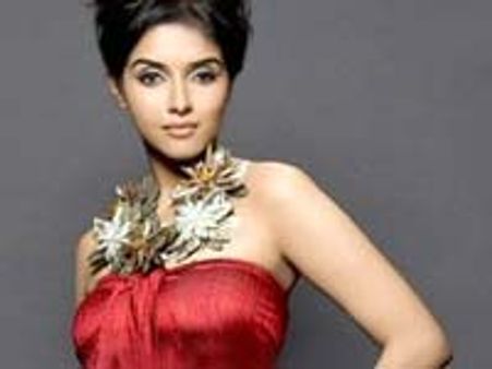 என்மேல் அவதூறு கூறுகிறார்கள்! - பசப்பும் அசின்