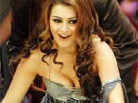 அடித்துப் பிடித்து நடிகர் சங்கத்தில் உறுப்பினராக சேர்ந்த புது நடிகைகள்!