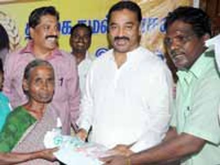 சுதந்திர தினத்தில் நிதி உதவி செய்து கமல் ரசிகர்கள் கொண்டாட்டம்!