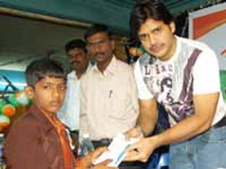 குழந்தைகள் அமைப்புடன் இணைந்து சுதந்திர தினம் கொண்டாடிய ஷாம்