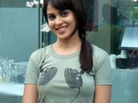 காத்திருந்த அசின்-லவட்டிக் கொண்டு போன ஜெனிலியா