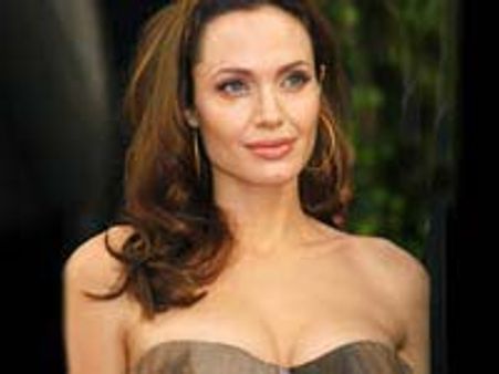 பாக். வெள்ள நிவாரணத்திற்கு ஏஞ்செலீனா ஜூலி 1 லட்சம் டாலர் நிதியுதவி